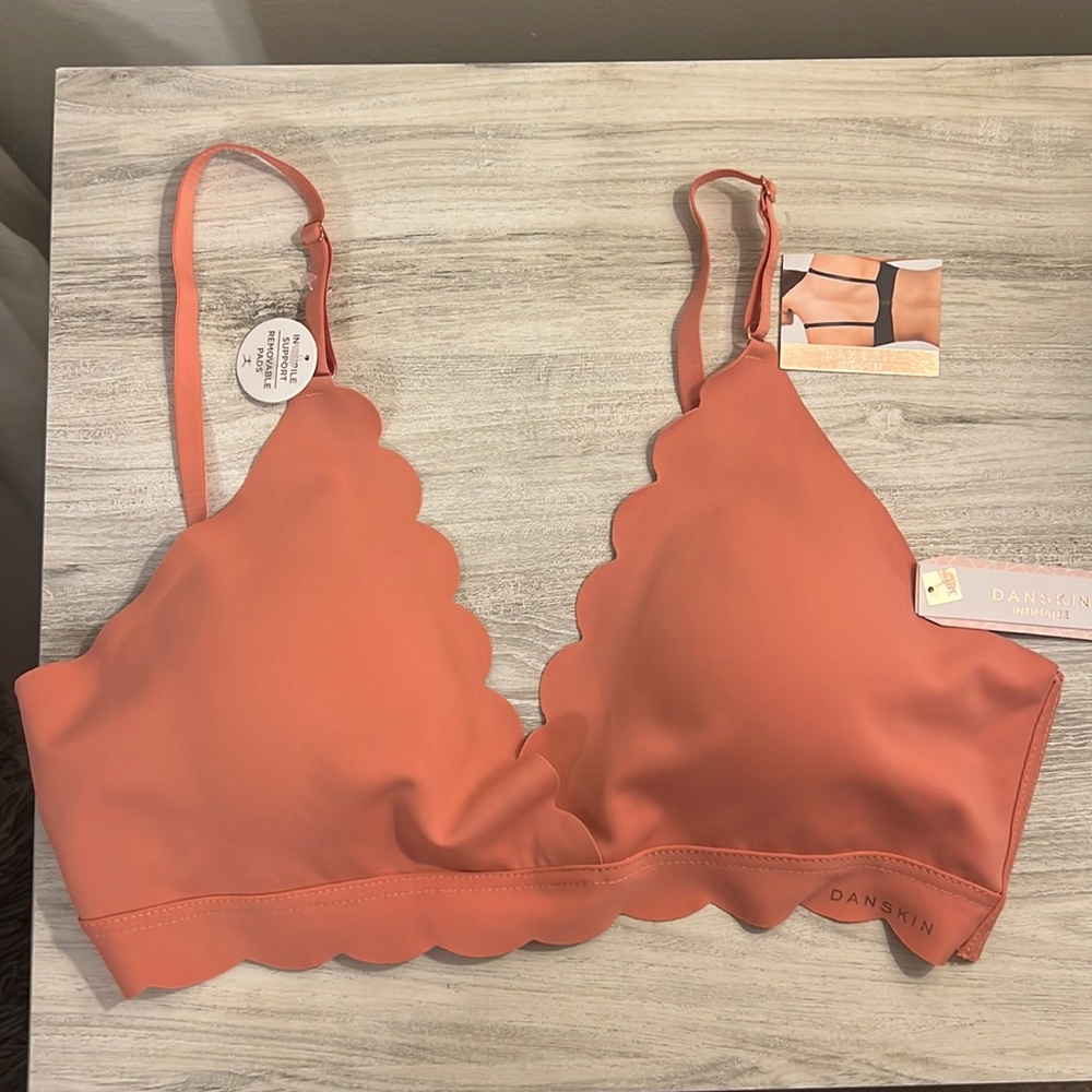 DANSKIN Comfy Cute Scalloped Bra